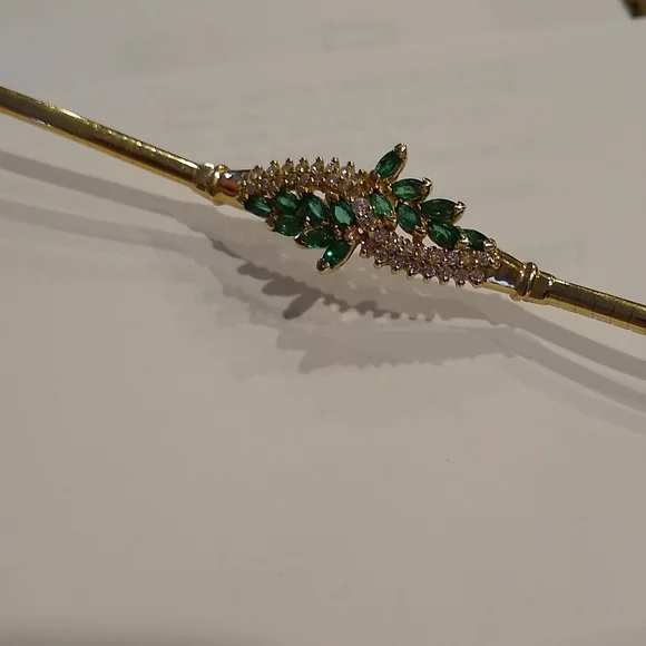 Emerald and diamond Omega bracelet, 14k yellow gold - Picture 5 of 13